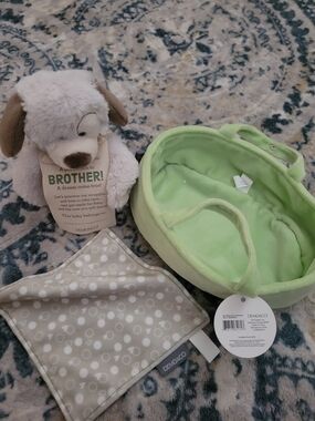 NWT Plush Puppy Gift Set in Cream and Light Green